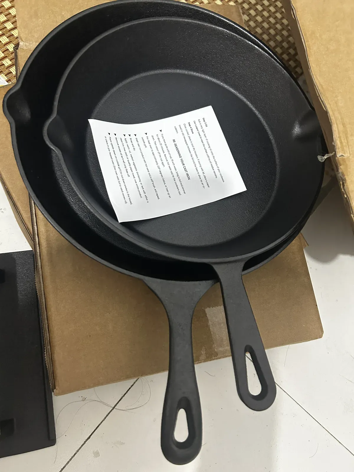 Pre-seasoned cast iron frying pans prepared for wholesale packing