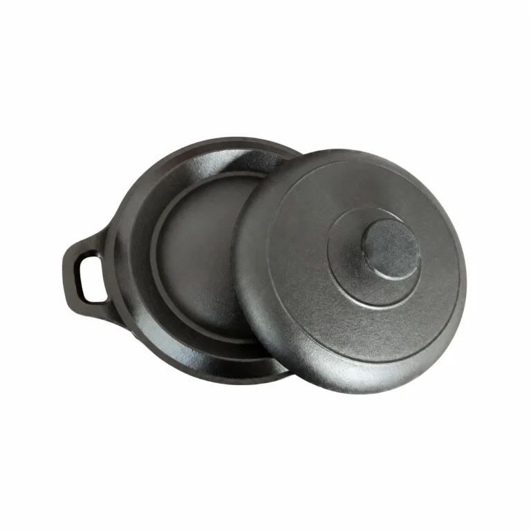 Z-012 shallow cast iron pan with two loop handles and matching lid without lettering