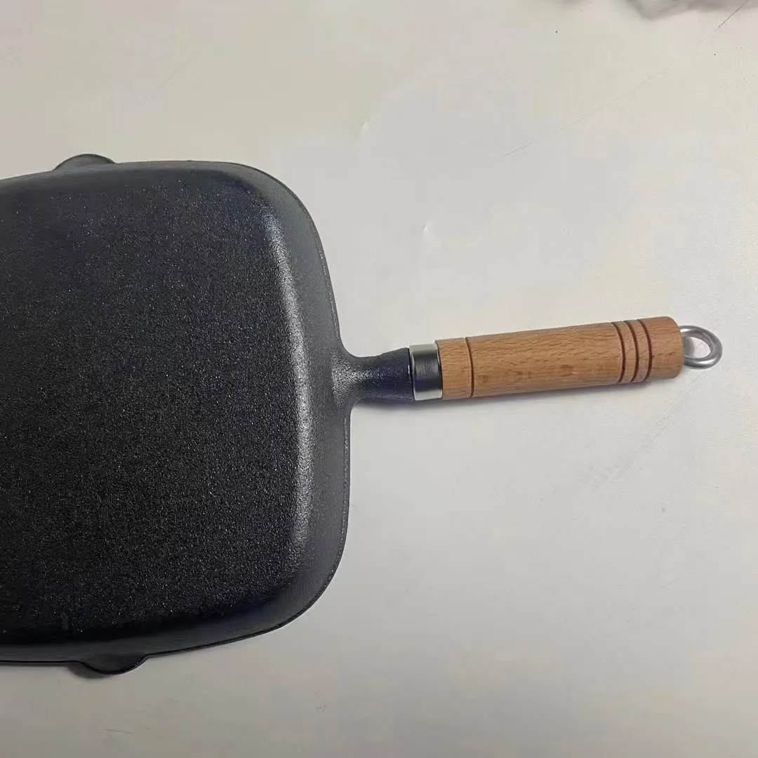 Cast iron grill pan base and wooden handle