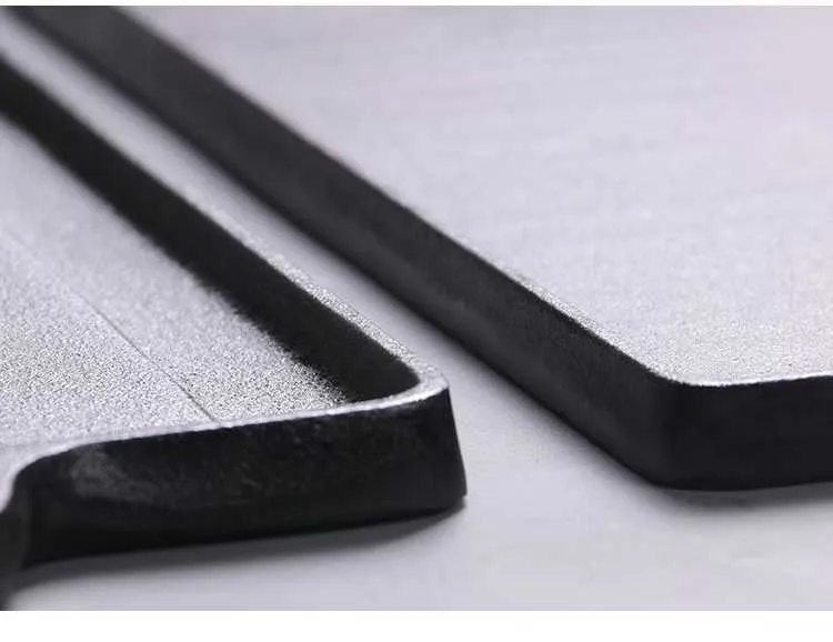Cast iron griddle edge detail