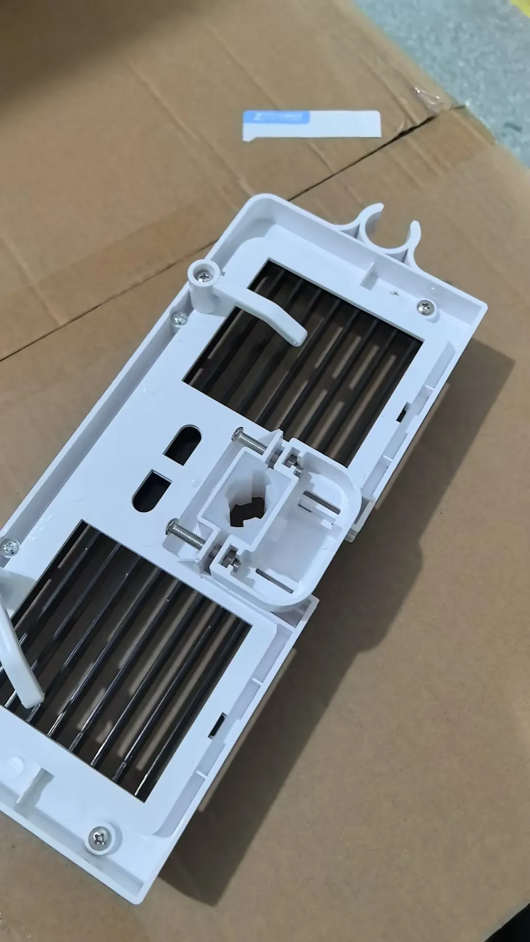 Underside and accessory layout of WC-S001 organizer rack